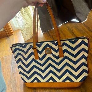 Dooney and Bourke tote/purse